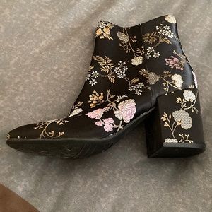 Carlos by Carlos Santana booties size 7.5